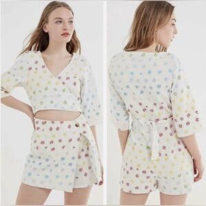 Urban Outfitters Women’s Rainbow Daisy Print Romper with Ties. Size: 6